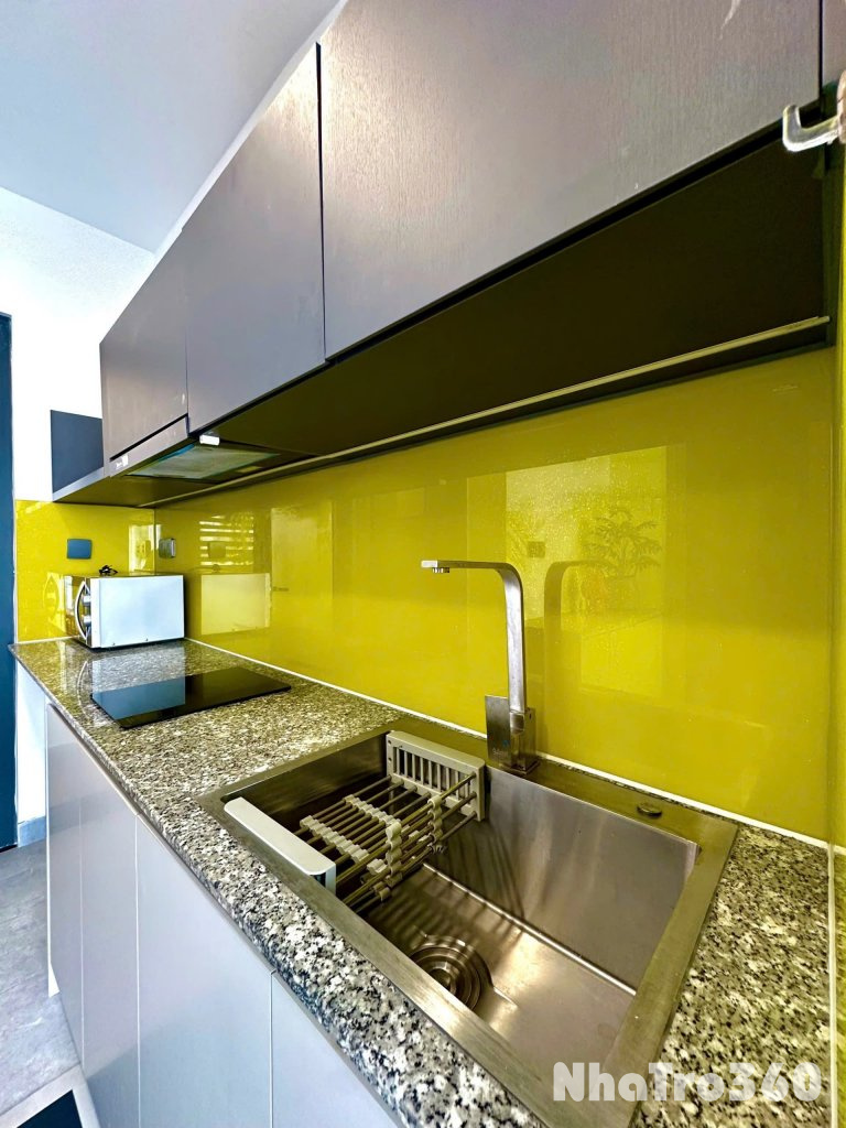 Cho thuê căn hộ ban công, Q4 || ngay Nguyễn Khoái || gần cầu Nguyễn Văn Cừ, cầu Kênh Tẻ, CV Khánh Hội