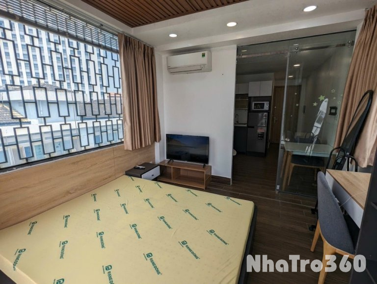 Cho thuê Studio ban công tách bếp sang trọng Q1