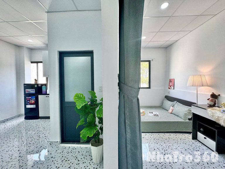 Cho thuê căn hộ tách bếp, Q10 || đường Trần Thiện Chánh || gần Vạn Hạnh Mall, Việt Nam Quốc Tự, Huflit