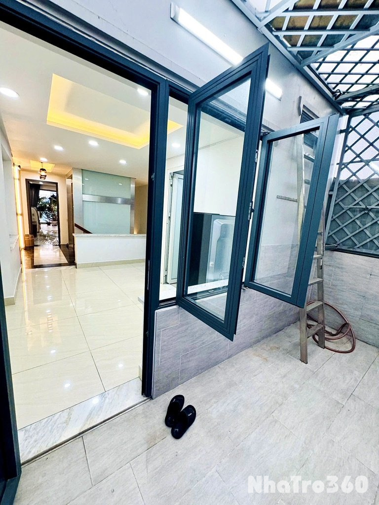 PENHOUSE siêu rộng 80m2 mới 100% ban công lớn