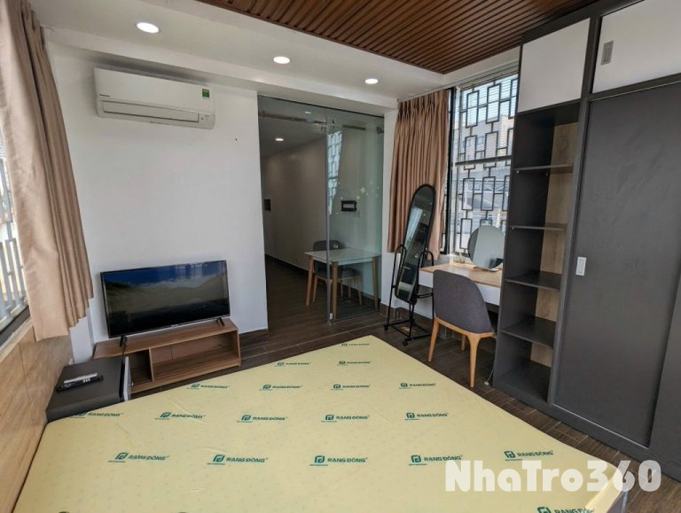 Cho thuê Studio ban công tách bếp sang trọng Q1