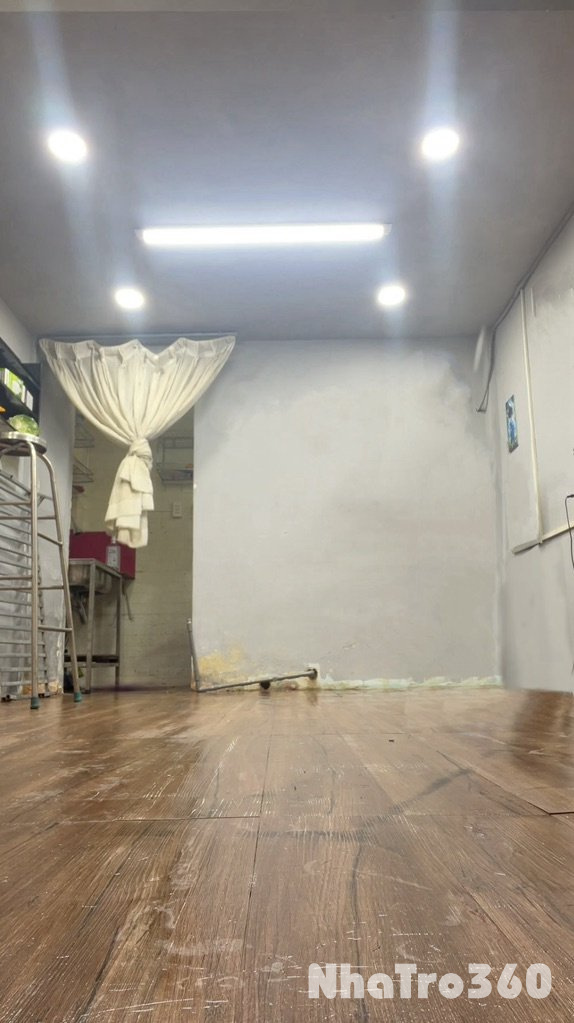 Cho thuê mặt bằng ngay đầu đường đỗ xuân hợp