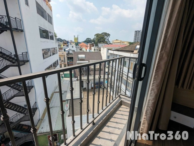 Cho thuê Studio ban công tách bếp sang trọng Q1