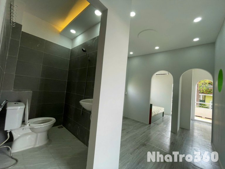 CĂN HỘ 2 PN BAN CÔNG MỚI ĐẸP TẠI Q10