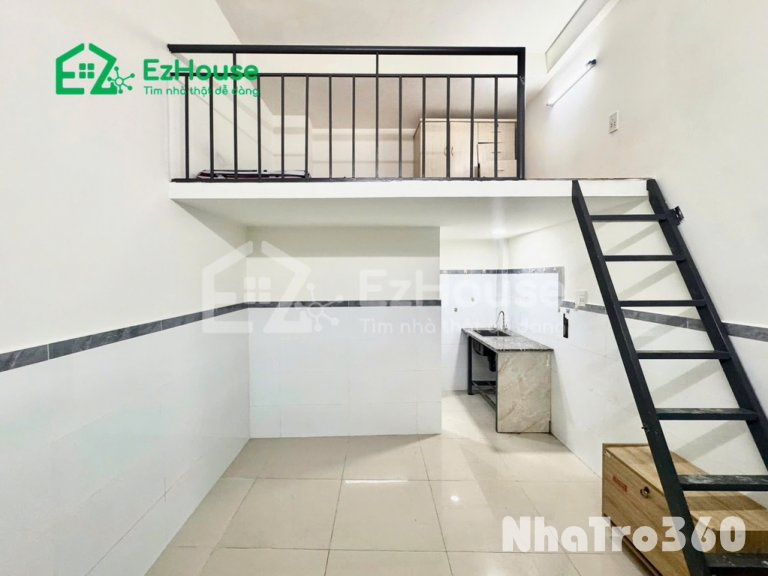 Phòng full nội thất, cửa sổ, gác, tự do