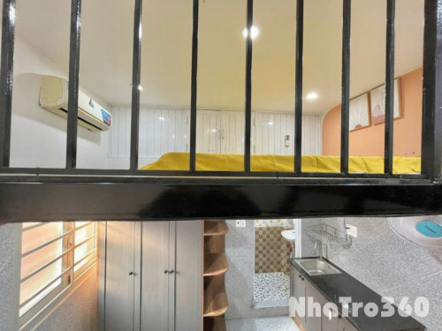 Căn hộ gác giá rẻ quận 4, đủ nội thất, cửa sổ lớn