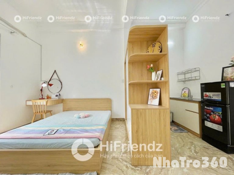 Phòng full nội thất, tách bếp, ban công, tự do