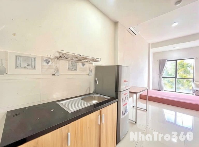 Studio cửa sổ kính siêu thoáng Tân Kiểng Q7