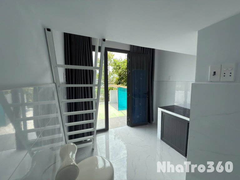 TRỐNG LẠI CĂN HỘ DUPLEX BAN CÔNG ĐẸP RỘNG GIÁ HSSV Q8