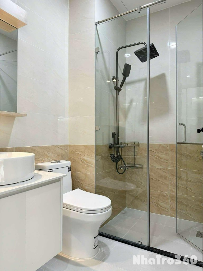 Cho thuê căn hộ ban công, Q10 || đường Hoà Hảo || gần ĐH Kinh Tế, ĐH Y Dược, Cầu Vượt 3 Tháng 2