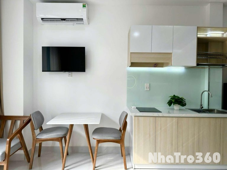 Cho thuê căn hộ ban công, Q10 || đường Hoà Hảo || gần ĐH Kinh Tế, ĐH Y Dược, Cầu Vượt 3 Tháng 2