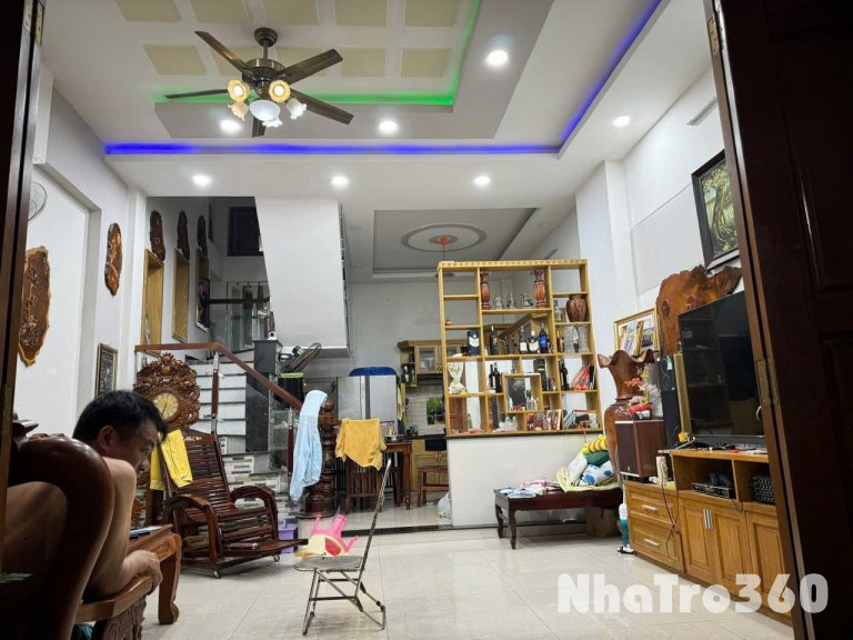 Nhà ĐẸP 5x20m Full Nội thất xịn, 3 lầu, 4pn, 5wc, sân xe 7 chỗ
