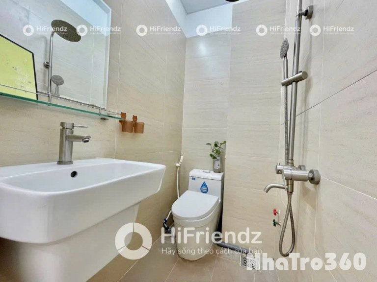 Phòng full nội thất, tách bếp, ban công, tự do