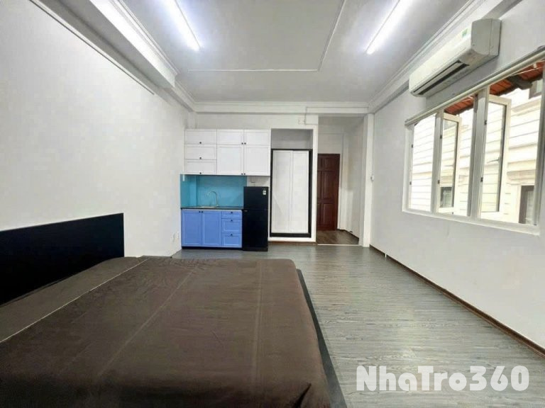 CĂN HỘ BAN CÔNG FULL NỘI THẤT QUẬN 1 GẦN CẦU BÔNG