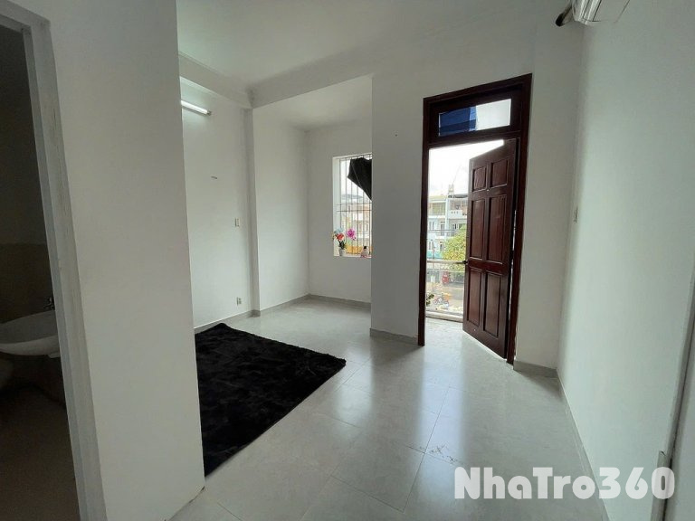 Phòng full nội thất, ban công, mặt tiền, tự do