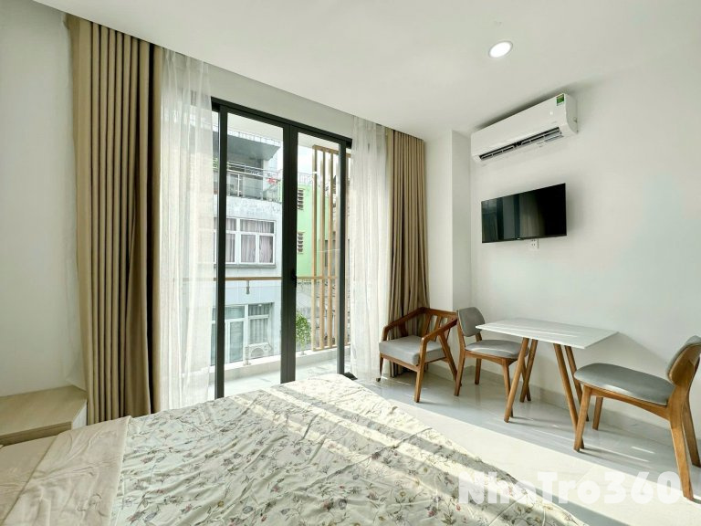 CĂN HỘ STUDIO BAN CÔNG MỚI ĐẸP TẠI Q10