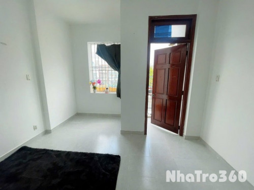 Phòng full nội thất, ban công, mặt tiền, tự do