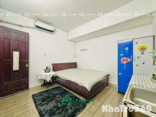 Phòng full nội thất, thang máy, tự do