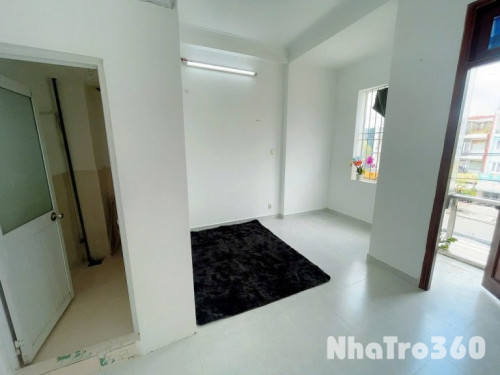 Phòng full nội thất, ban công, mặt tiền, tự do