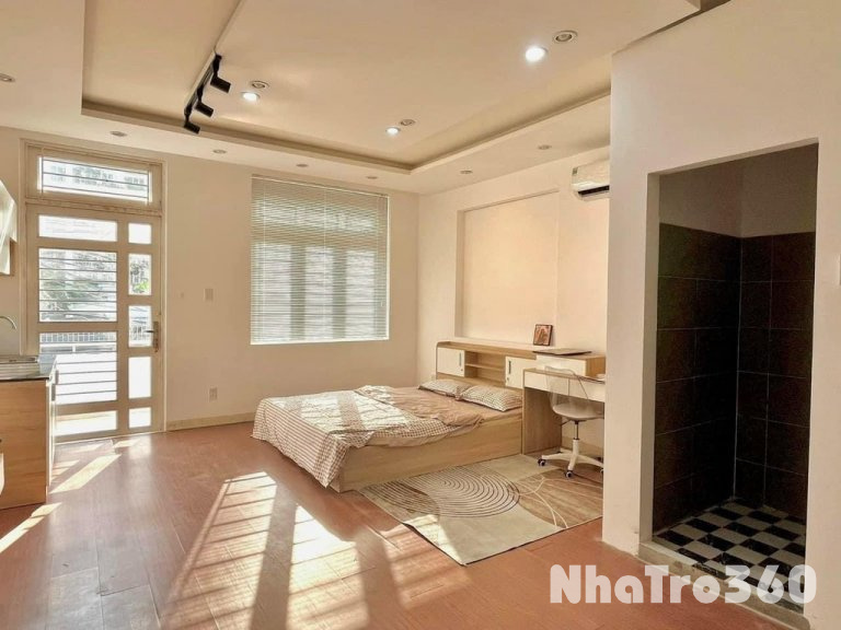 Phòng full nội thất, cửa sổ, an ninh, tự do