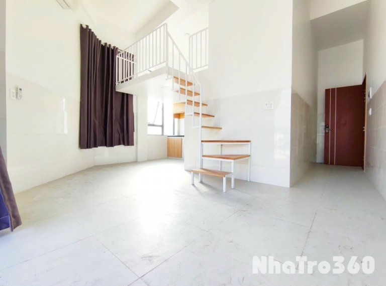 Căn hộ Duplex thiết kế siêu nghệ với ban công rộng