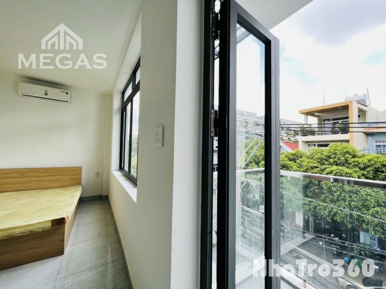 Full nội thất, ban công, cửa sổ rộng