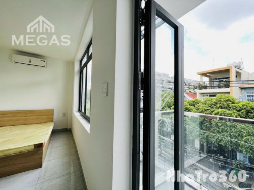 Full nội thất, ban công, cửa sổ rộng