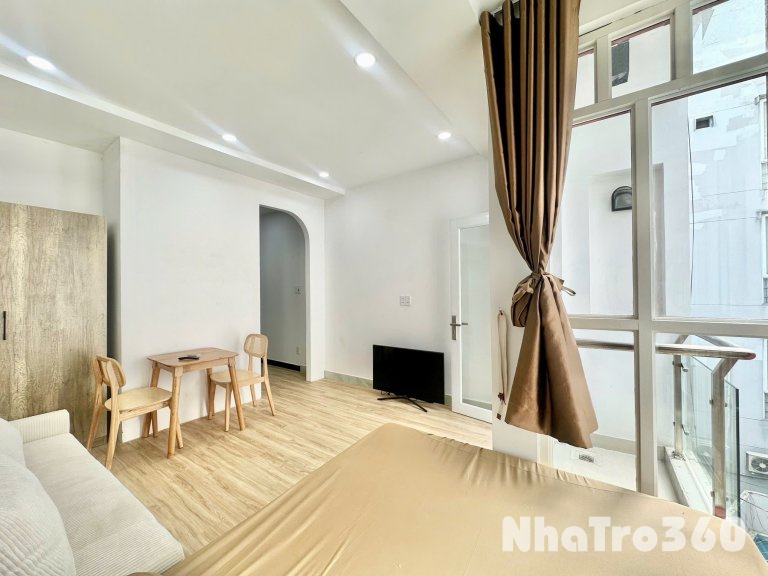 CĂN HỘ BAN CÔNG TÁCH BẾP FULL NỘI THẤT QUẬN 1