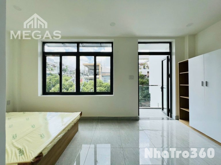 Full nội thất, ban công, cửa sổ rộng