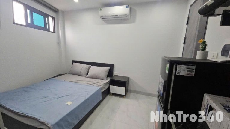 Phòng trống có máy lạnh ở luôn