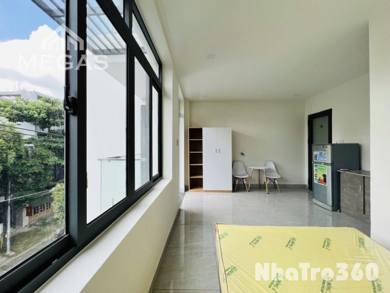 Full nội thất, ban công, cửa sổ rộng