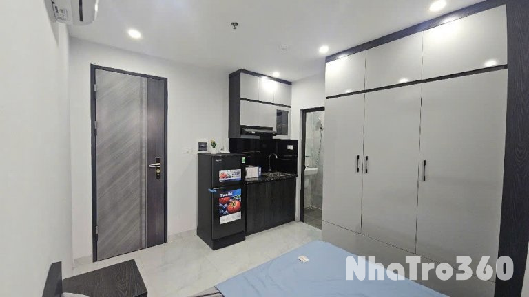 Phòng trống có máy lạnh ở luôn