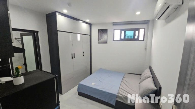 Phòng trống có máy lạnh ở luôn