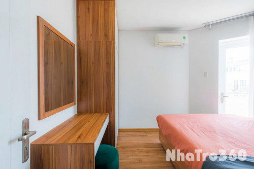 CHO THUÊ CĂN HỘ 2PN FULL NỘI THẤT – BAN CÔNG THOÁNG – MẶT TIỀN TRUNG TÂM Q1