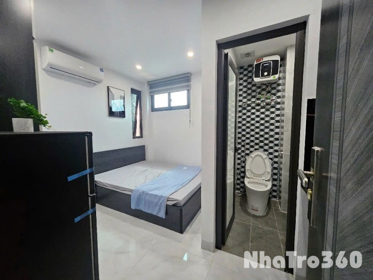 Phòng trống có máy lạnh ở luôn