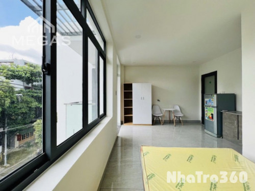 Full nội thất, ban công, cửa sổ rộng