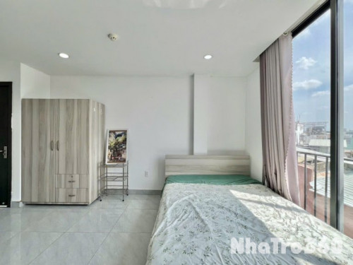 Phòng full nội thất, ban công, tự do