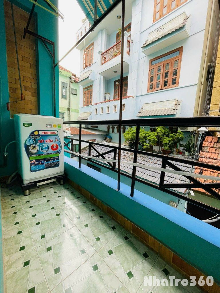 Cho thuê căn hộ Studio Ban công thoáng tại Q10 gần Vạn Hạnh Mall, toà Viettel