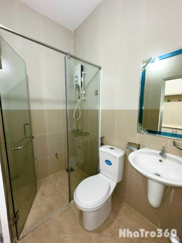 Cửa sổ lớn, chỉ tính điện nước, tiền nhà,