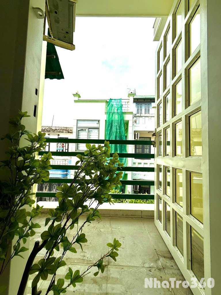 Cho thuê Studio ban công tách bếp siêu đẹp Q10