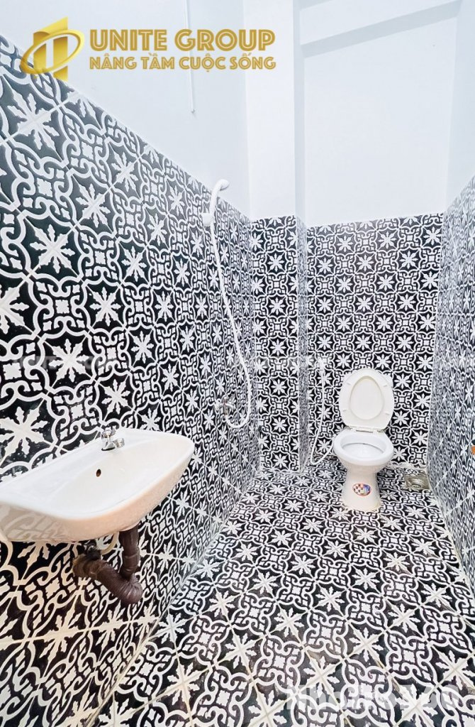 Cho thuê căn hộ ban công, Q4 || Đường Đoàn Như Hài || gần Đại Học Luật, cầu Calmette, chợ Xóm Chiếu