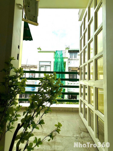Cho thuê Studio ban công tách bếp siêu đẹp Q10