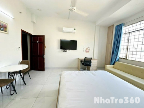 Cửa sổ lớn, chỉ tính điện nước, tiền nhà,