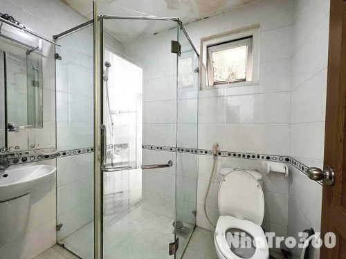 Cho thuê căn hộ cửa sổ, Q4 || ngay Xóm Chiếu || gần ĐH Nguyễn Tất Thành, Nhà thờ Xóm Chiếu