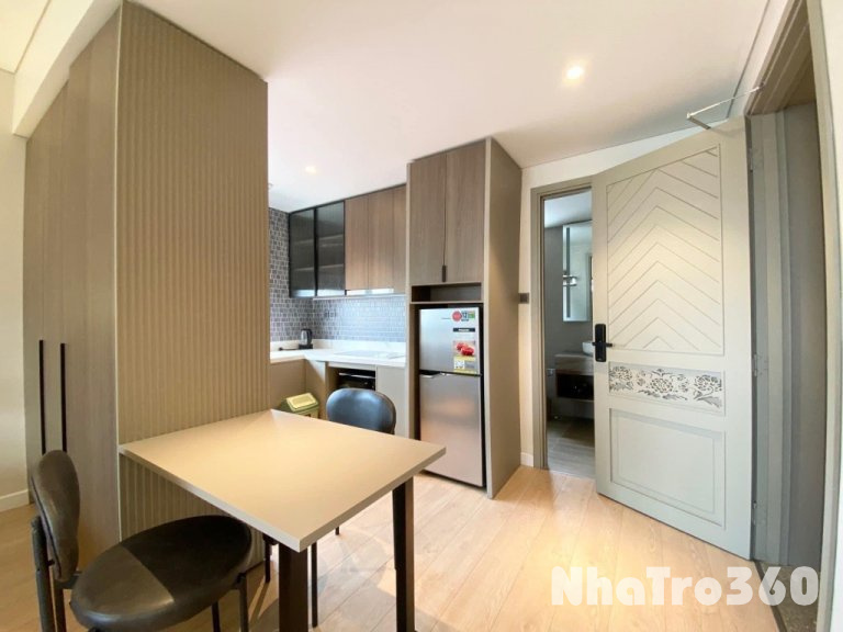 Căn hộ đẹp quận 1, Ban công, gần Bùi Viện, Full NT