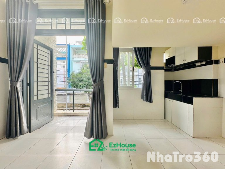 Phòng full nội thất, ban công, cửa sổ, gác