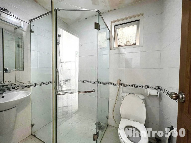 Cho thuê căn hộ cửa sổ, Q4 || ngay Xóm Chiếu || gần ĐH Nguyễn Tất Thành, Nhà thờ Xóm Chiếu