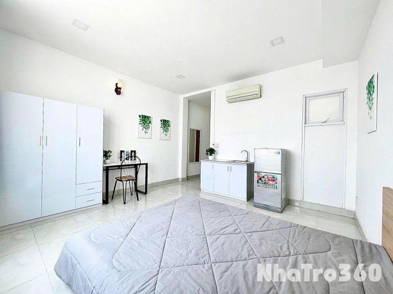 Cho thuê căn hộ cửa sổ, Q4 || ngay Xóm Chiếu || gần ĐH Nguyễn Tất Thành, Nhà thờ Xóm Chiếu