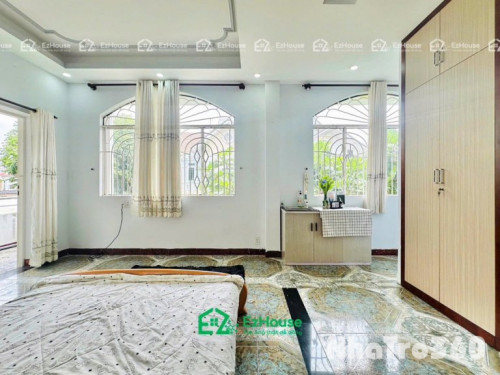 Phòng full nội thất, bancol, cửa sổ, tự do