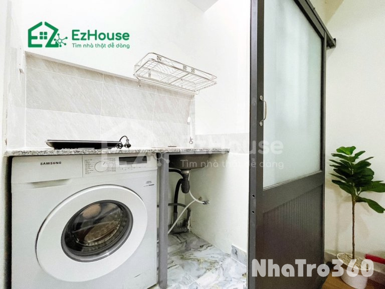 Cho thuê phòng ban công ngay ngã tư 4 xã-hl2